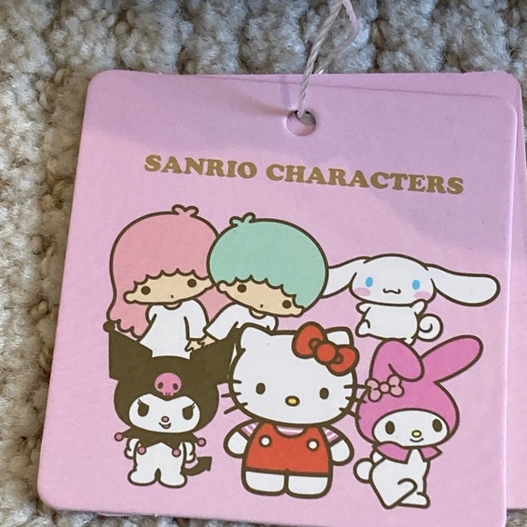 NWT Hello Kitty Faux Fur Cosmetic Bag & Surf Towel Set – Adorable & Rare! - Picture 5 of 9